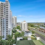 Gold Coast Broadbeach Walk Pac Fair, Casino Beach